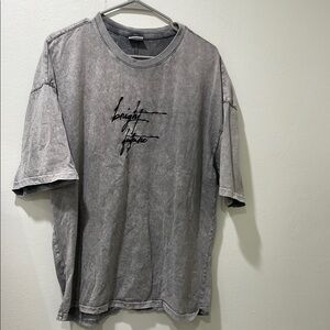 Gray Short Sleeve Tee with Crew Neck and Graphic Design